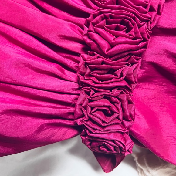 Elegant Fuscia Sleeveless Dress - Picture 4 of 6